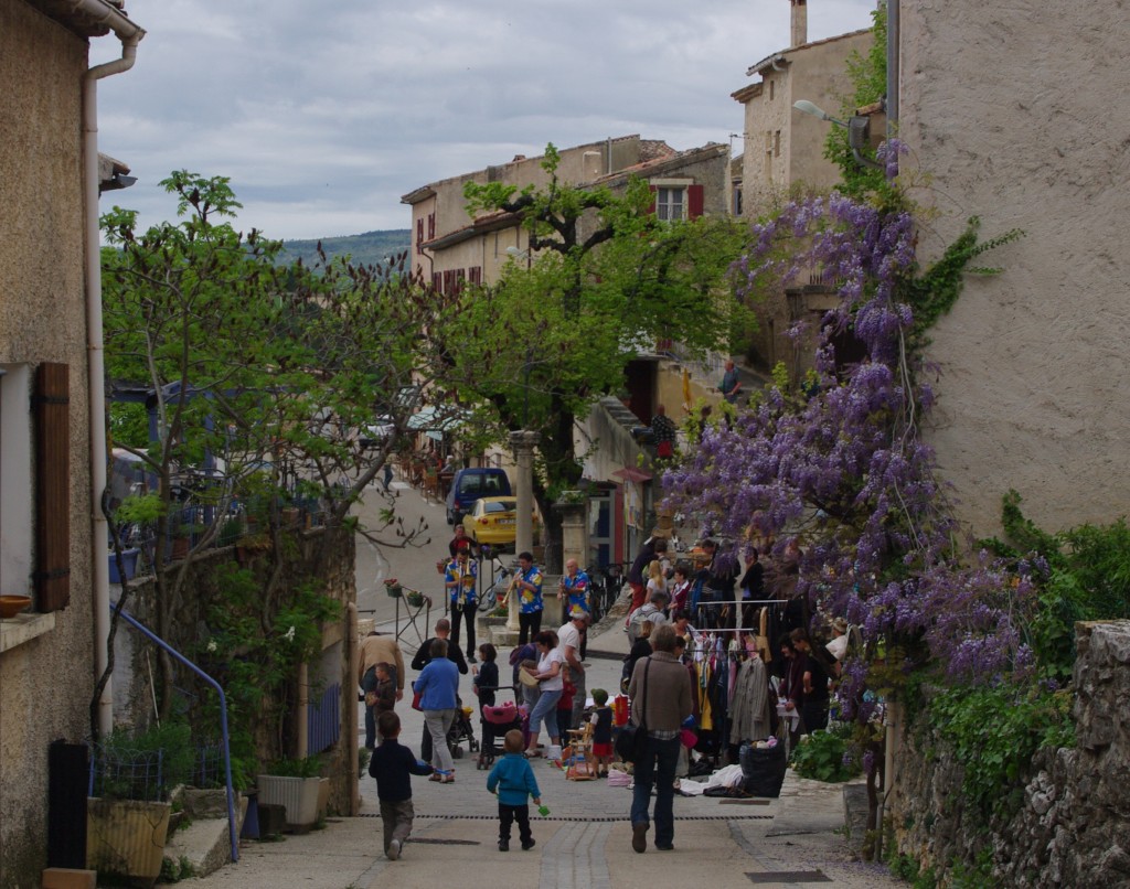 vide-grenier Aurel 2013