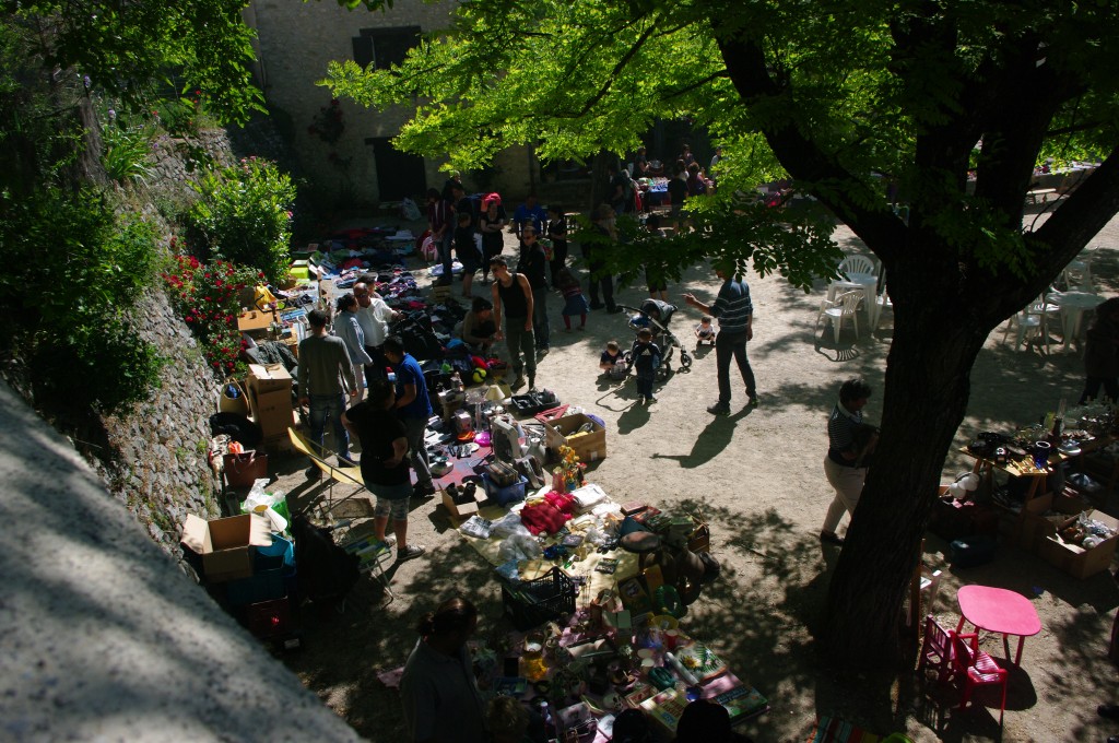 vide grenier à Aurel Vaucluse